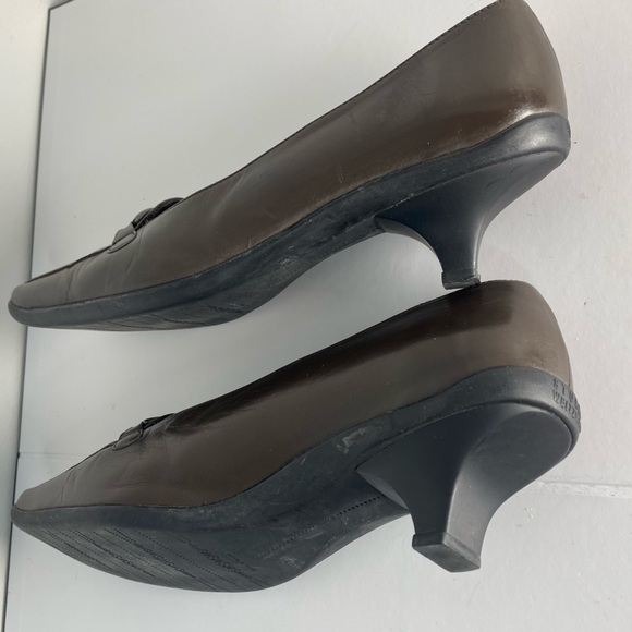 Stuart Weitzman Dark Brown Leather Pump Heel Loafers w Hardware Accent - Picture 6 of 6